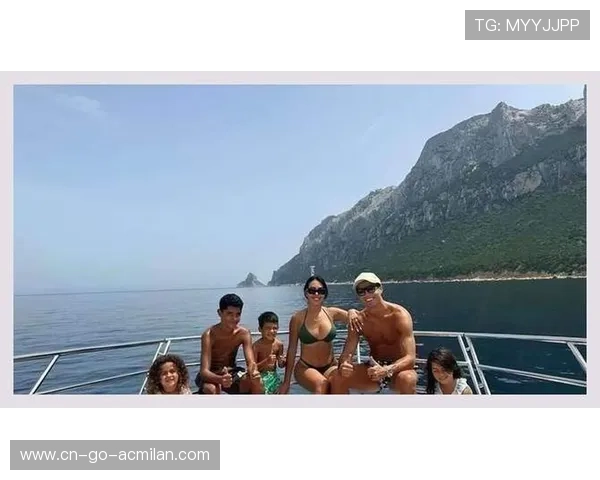 C罗与豪门球员共用私人游艇，豪华生活曝光