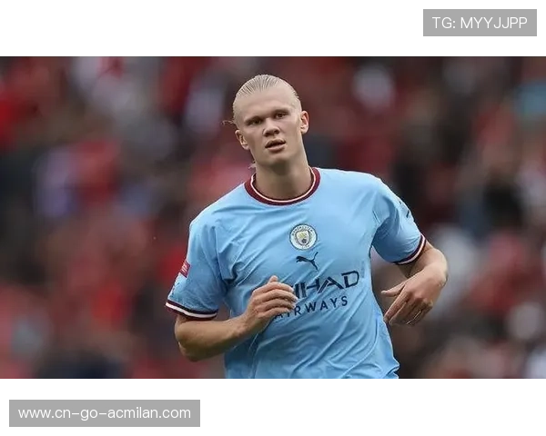 哈兰德雪地拍照像北欧战士，全网刷爆