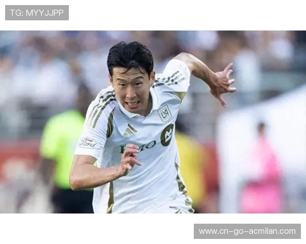 孙兴慜灵巧转身斜传带出威胁:足球场上的艺术与智慧 孙兴慜灵巧转身斜传带出威胁:足球场上的艺术与智慧