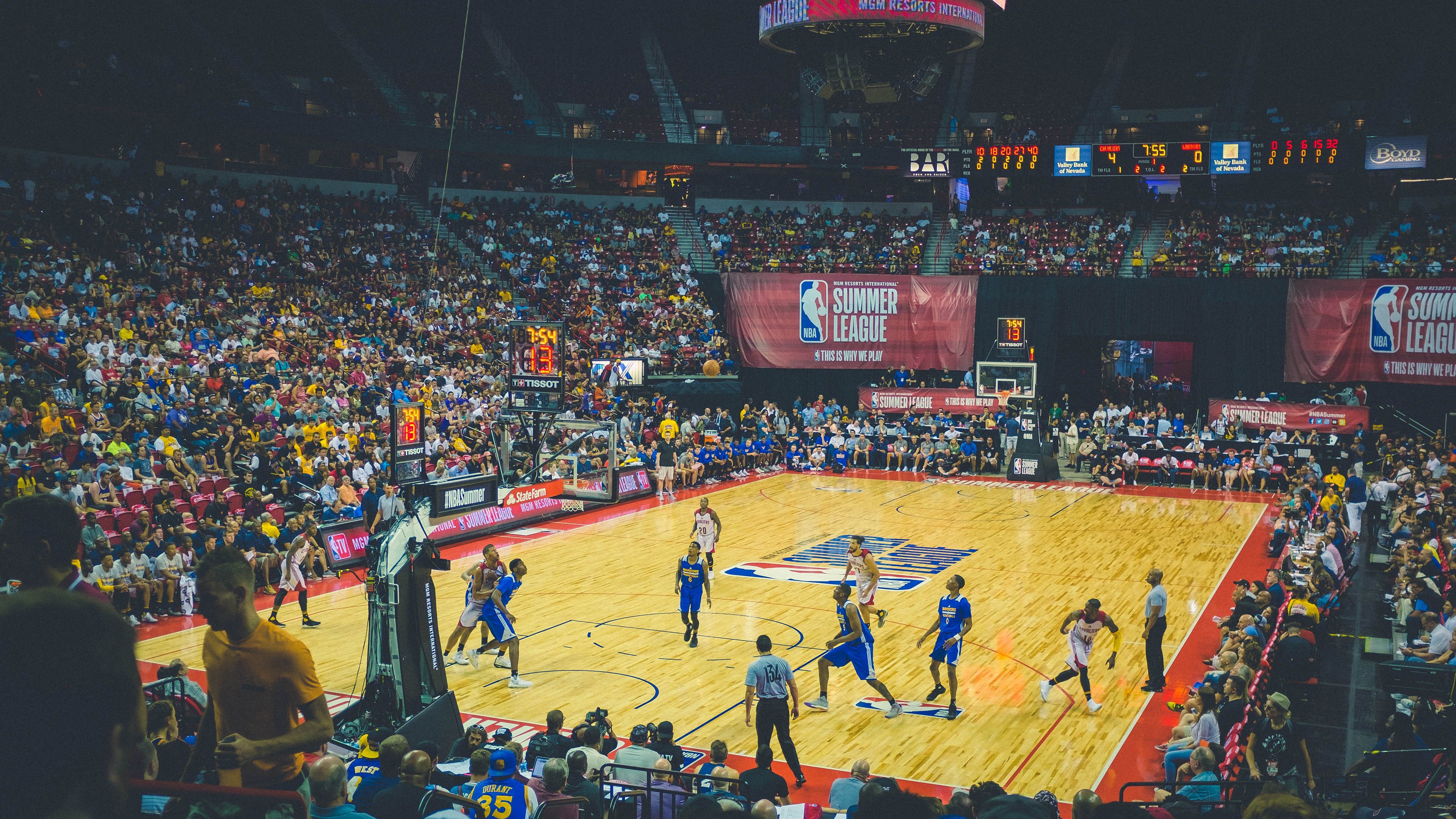 巴尔:他在全黑队中场的稳定发挥让球队的进攻和防守形成完美平衡